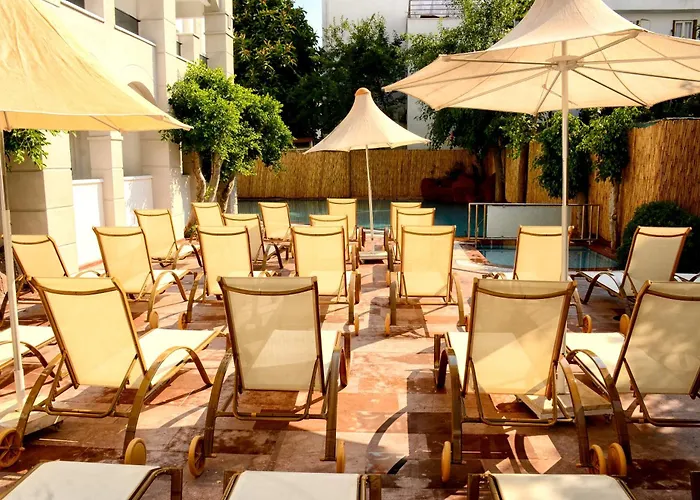 Two Seas Hotel
